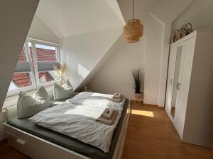 a bedroom with a bed with towels on it at Altstadtgold in Rostock