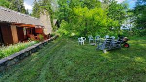 two chairs and a table in the yard of a house at Traumhaus im Wald in Tutzing