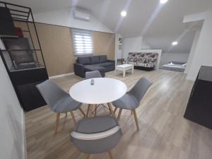 a living room with a table and chairs and a couch at Hostal NV Palacio Congresos in Málaga