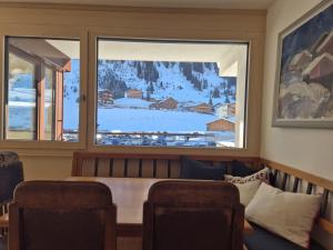 a room with a table and two chairs and a window at Hemmile - Ferienwohnung in Lech in Lech am Arlberg