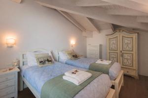 a bedroom with two beds with towels on them at Villa Lilla sulla Spiaggia di San Vincenzo LUXURY in San Vincenzo