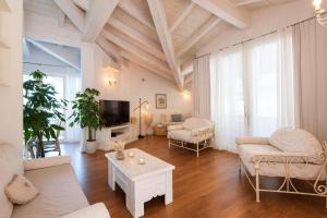a living room with a couch and a table at Villa Lilla sulla Spiaggia di San Vincenzo LUXURY in San Vincenzo