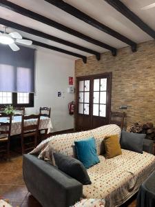 a living room with a couch and a table at Chalet vacacional con piscina privada in Arriate