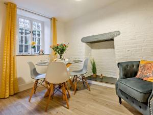 a living room with a table and chairs and a couch at 2 Bed in Wadebridge oc-83130 in Little Petherick