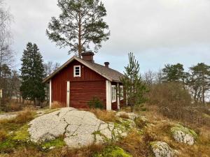 a small house sitting on top of a hill at Ahtelan torppa 2 in Salo