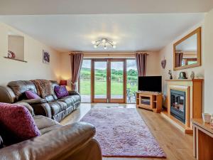 a living room with a couch and a tv and a fireplace at 3 Bed in Launceston oc-oldoa in North Hill