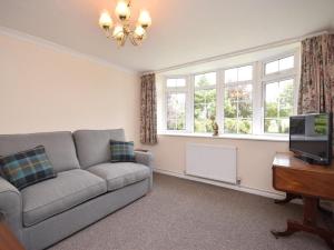 a living room with a couch and a tv at 2 Bed in Wadebridge oc-51925 in Egloshayle