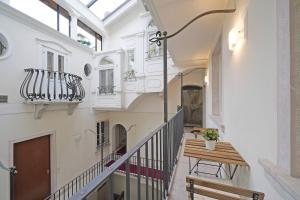 a hallway with a table and a balcony at Downtown Apartment - Gardagate in Salò +24 photos