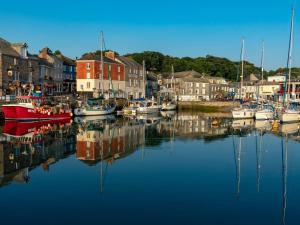 a group of boats are docked in a harbor at 1 Bed in Wadebridge oc-87740 in Wadebridge