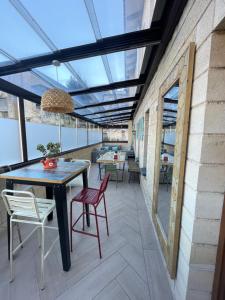 a patio with a table and chairs on a building at Hotel Restaurante Valdevenados in Anguiano