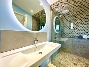 a bathroom with a sink and a mirror at 1 Bed in Bude oc-88499 in Morwenstow