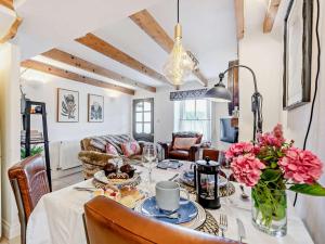 a living room with a table with flowers on it at 2 Bed in Hayle oc-90552 in Phillack