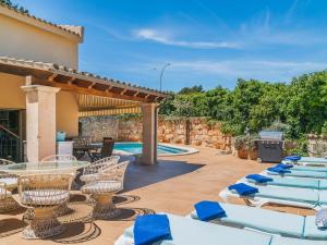 a patio with chairs and a swimming pool at Sa casa des Padrino in Santa Ponsa