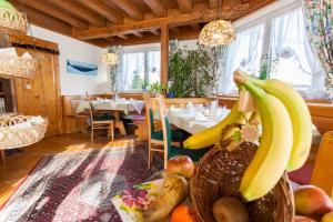 a room with a table with bananas and other fruits at Hotel zum Rednitzgrund in Stein