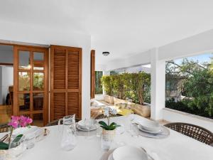 a white dining room with a table and chairs at Casa del Capitán in Santa Ponsa