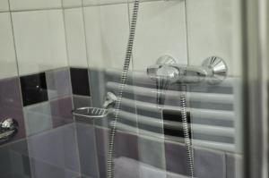 Koupelna v ubytování Páva Apartmanház