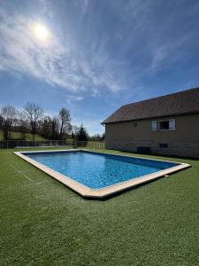 a large swimming pool in the yard of a house at Jolie Roulotte in Issendolus +3 photos