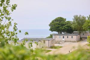 a row of houses with the ocean in the background at Lower Cliff 10 in Portland