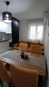 a kitchen and a dining room with a table and chairs at Apartman,, Nina ,, in Jagodina