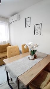 a dining room table with flowers on it at Apartman,, Nina ,, in Jagodina