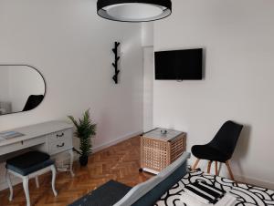 a living room with a desk and a chair at Keti House Rooms in Vela Luka