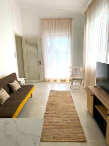 a living room with a couch and a television at Nulacaz 2 - Centrally located in Rose Hill