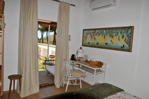 a bedroom with a desk and a table with a chair at La Casetta di Saha in collina in Itri