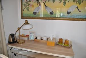 a desk with a lamp and a picture on the wall at La Casetta di Saha in collina in Itri