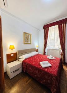 a bedroom with a bed with two towels on it at Toffa Place In Rome in Rome +32 photos