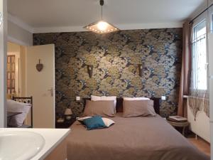 a bedroom with a bed and a sink at La Maison in Mirebeau-sur-Bèze