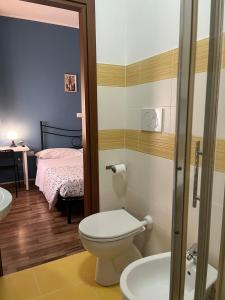 a bathroom with a toilet and a sink and a bed at B&B D'Amare in San Salvo +31 photos
