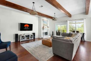 a living room with a couch and a tv at Stone Ridge Retreat in Canyon Lake +37 photos