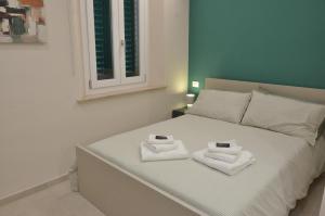 a bedroom with a bed with towels on it at DomuS Miniato in San Miniato +137 photos