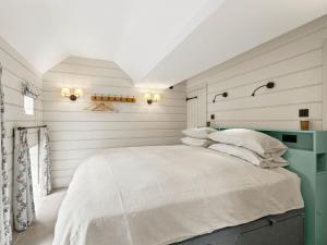 a bedroom with a bed with white walls at 1 Bed in Ludlow oc-92768 in Hopton Cangeford