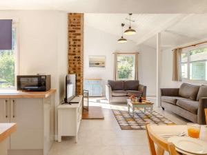 a living room with a couch and a tv at 2 Bed in Saltash oc-88309 in Wotter