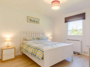 a white bedroom with a bed and a window at 2 Bed in Saltash oc-88309 in Wotter +21 photos