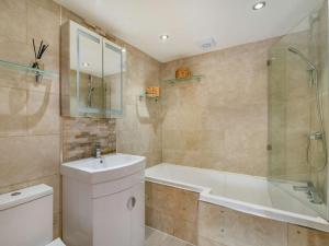 a bathroom with a tub and a sink and a toilet at 2 Bed in Brough oc-86817 in Scalby +8 photos