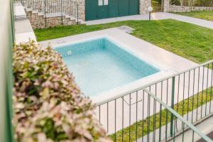 a swimming pool in a yard with a fence at Villetta Le Scaje in Torri del Benaco