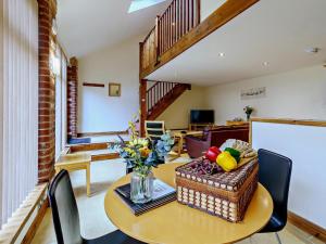 a dining room with a table with a basket of fruit at 1 Bed in Doncaster oc-93769 in Mattersey