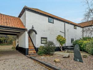 a white house with an archway and a patio at 2 Bed in Doncaster oc-93771 in Mattersey