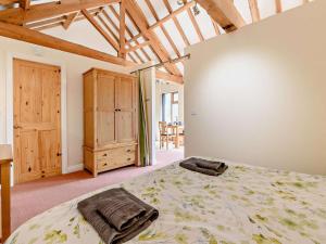 a bedroom with a large bed and a wooden ceiling at 1 Bed in Doncaster oc-93572 in Mattersey
