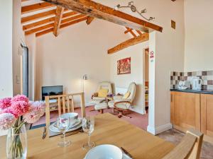 a dining room and living room with a table and a kitchen at 1 Bed in Doncaster oc-93571 in Mattersey