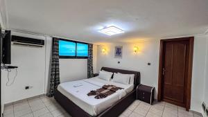 a bedroom with a large bed in a room at Residence Blue Sky in Douala