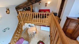 an overhead view of a wooden staircase in a living room at Chez mamie couture in Bussière-Boffy