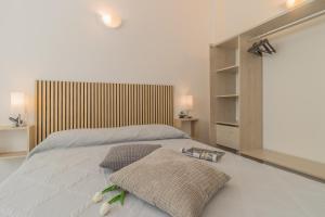 a bedroom with a bed with two pillows on it at Ca Magnolia Appartamento 2 in Lierna