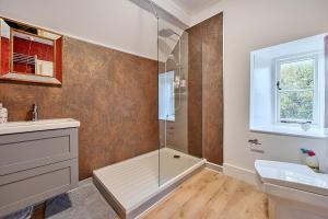 a bathroom with a shower and a sink at Quiet, charming countryside retreat nr. the capital of the Cotswolds in Cirencester +29 photos