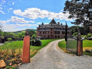 an old castle with a gate and a road at Château de Vassinhac chambres d'hôtes Collonges la rouge in Collonges +26 photos