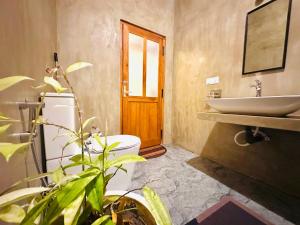 a bathroom with a toilet and a sink at Sigiriya Lahiru Homestay in Sigiriya +64 photos