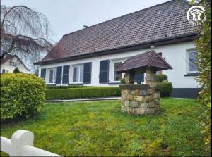 a house with a stone structure in the yard at Au rucher in Fressin