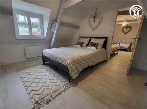 a bedroom with a bed and a mirror at Au rucher in Fressin